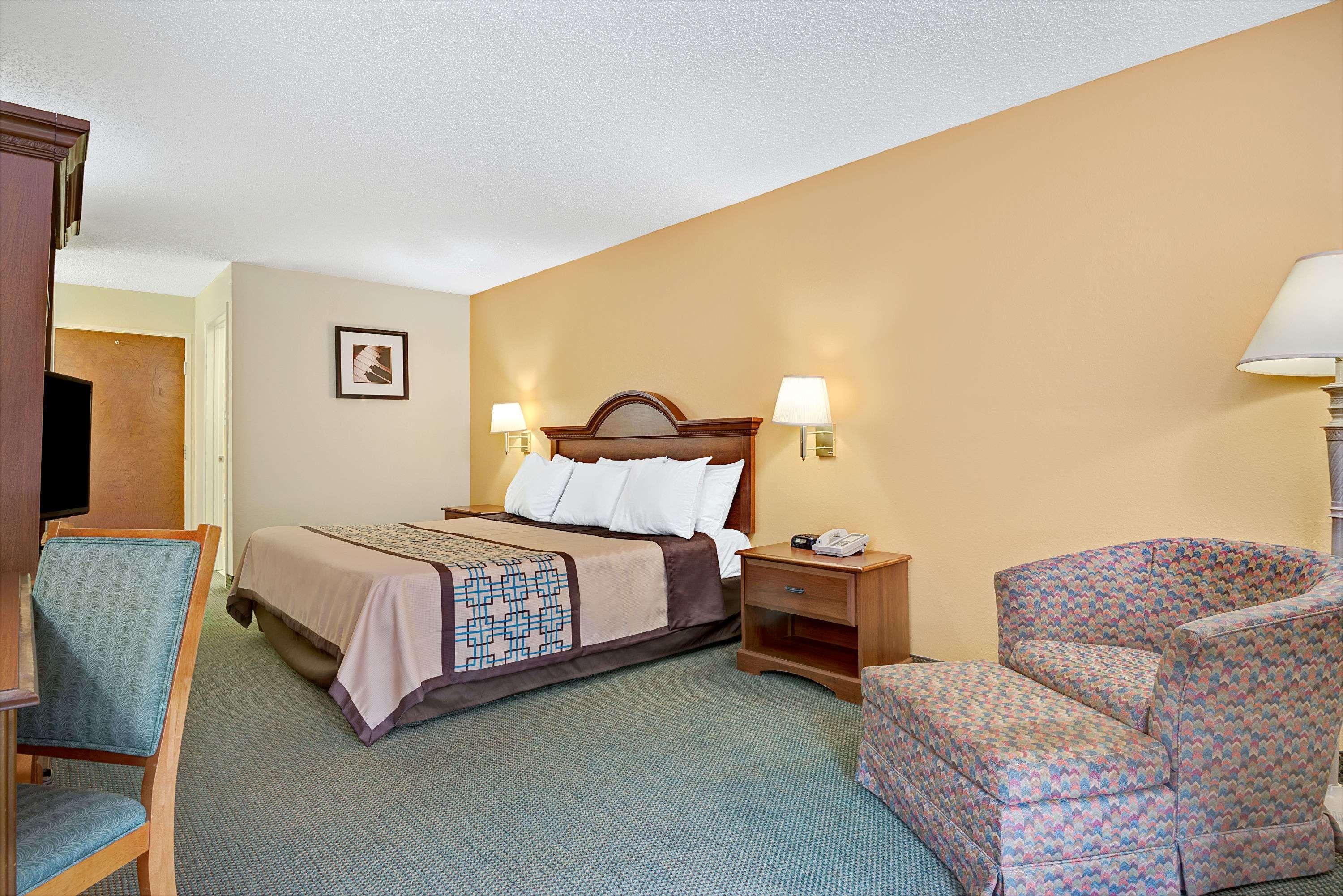Haw River Days Inn By Wyndham Burlington East מראה חיצוני תמונה
