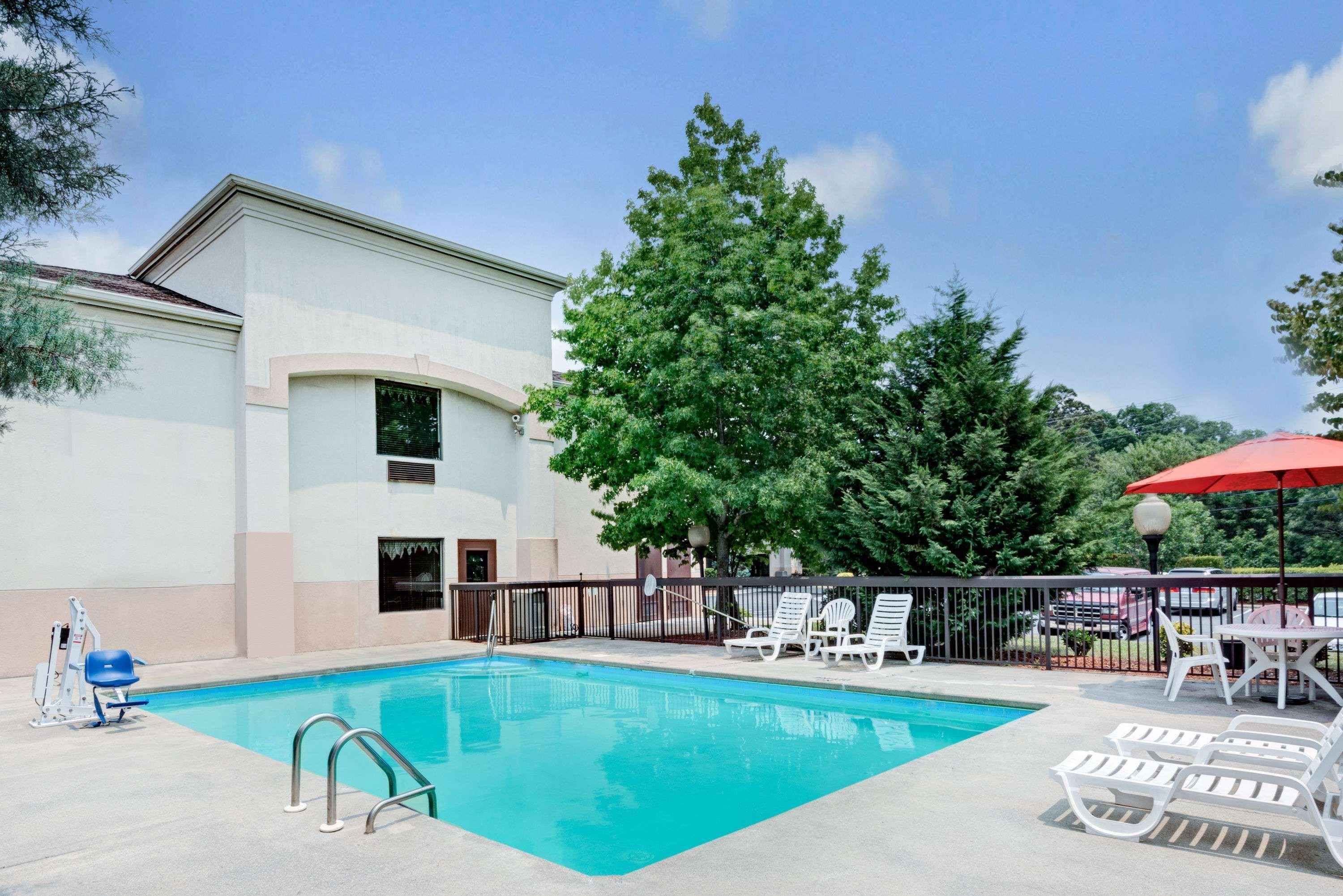 Haw River Days Inn By Wyndham Burlington East מראה חיצוני תמונה