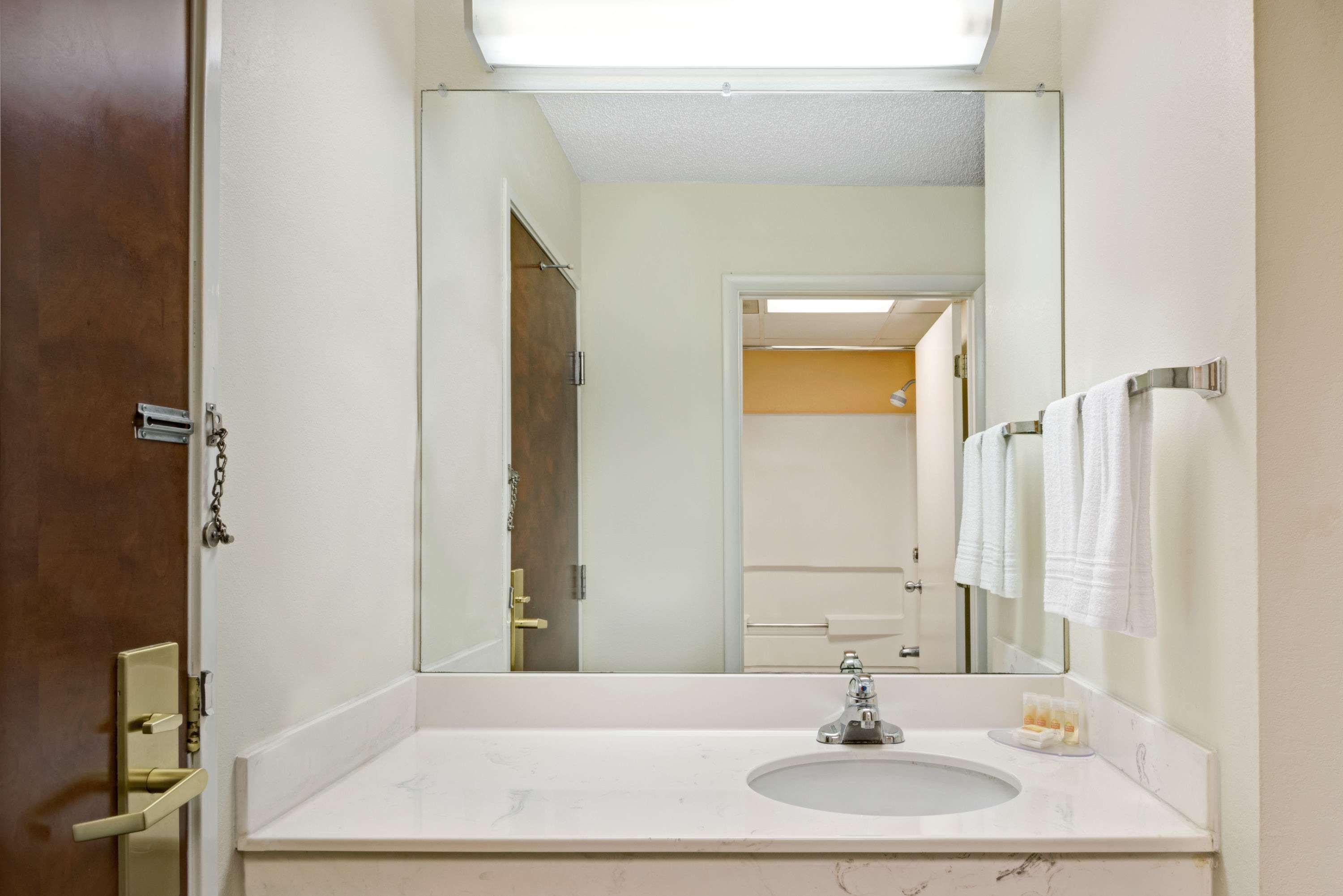 Haw River Days Inn By Wyndham Burlington East מראה חיצוני תמונה