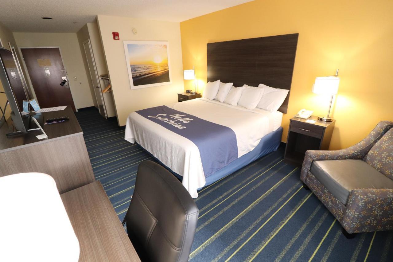 Haw River Days Inn By Wyndham Burlington East מראה חיצוני תמונה